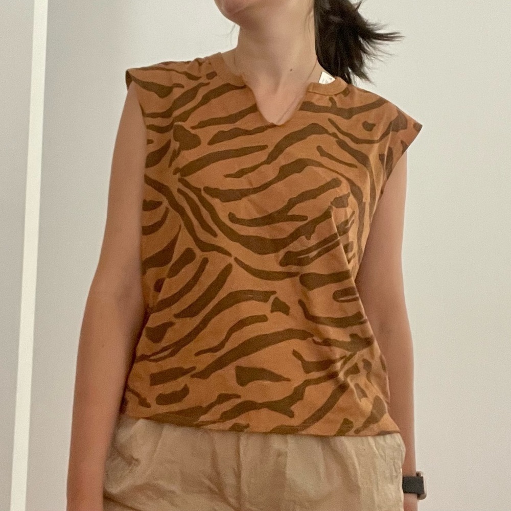 ANTHROPOLOGIE LEOPARD PRINT V-NECK TANK  TOP - XS